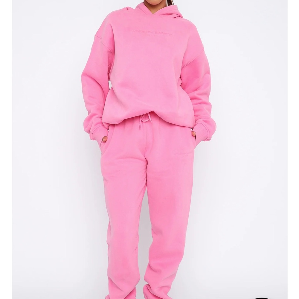 White fox boutique hot pink sweatpants and hoodie